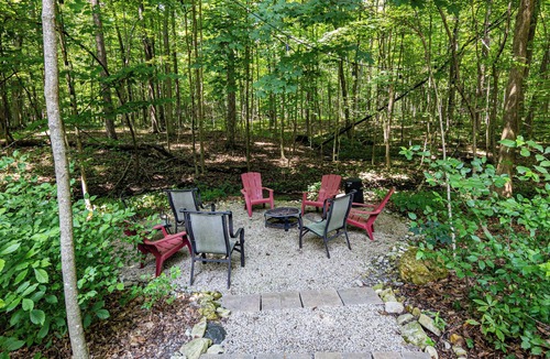 Dola Cabin | Cozy Cabin Retreat in the Woods-Relax & Unwind