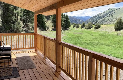 Philipsburg House | Cozy Cabin with mountain views close to rock creek!
