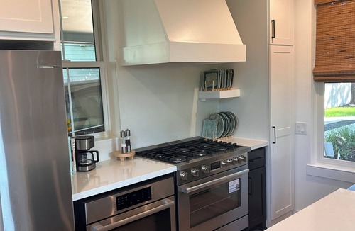 South Manchaca House | Cozy centrally located 2-bedroom house in Austin