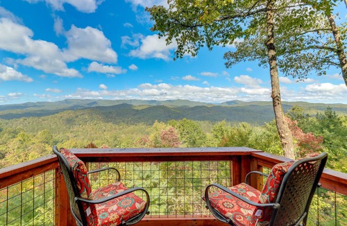 Hidden Lake Cabin | Cozy Cherry Log Cabin w/Hot Tub & Mountain Views!