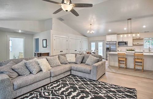 Bloomington House | Cozy + Chic Abode ~ 11 Mi to Bloomington Lake