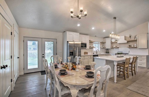 Bloomington House | Cozy + Chic Abode ~ 11 Mi to Bloomington Lake