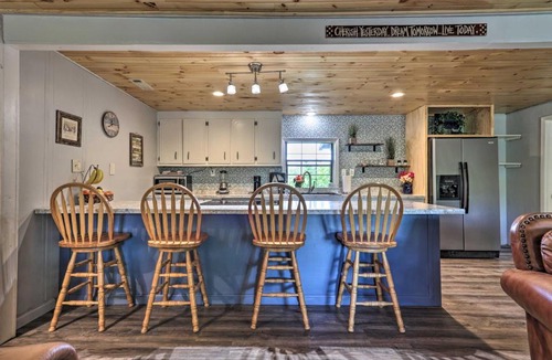 Sevierville House | Cozy Chic Escape with Deck 4 Miles to Pigeon Forge!