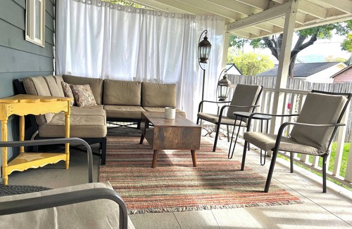Sandpoint House | Cozy & Clean Home 2 blocks to Downtown, 3.5 mi. to base of Schweitzer!