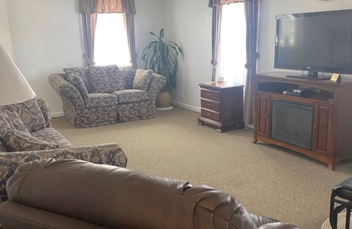 Glendo Hotel | Cozy & Clean Queen Room
