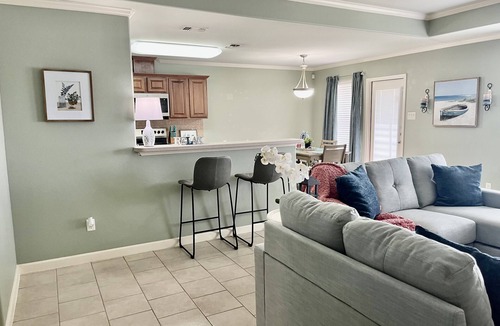 South Side House | Cozy Coastal Cottage that is 15-minute drive to the beach!