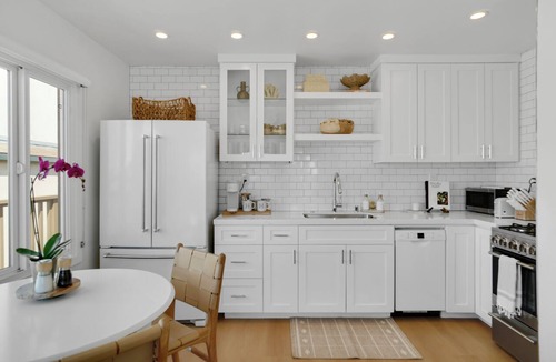El Porto Apartment | Cozy Coastal Retreat w/King Bed & Full Kitchen