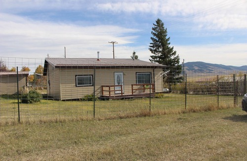 White Sulphur Springs House | Cozy & comfortable little 2-bedroom home in White Sulphur Springs. n