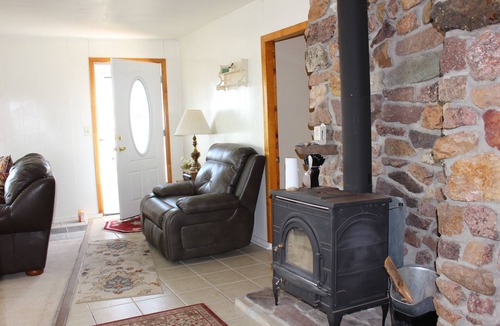 White Sulphur Springs House | Cozy & comfortable little 2-bedroom home in White Sulphur Springs. n