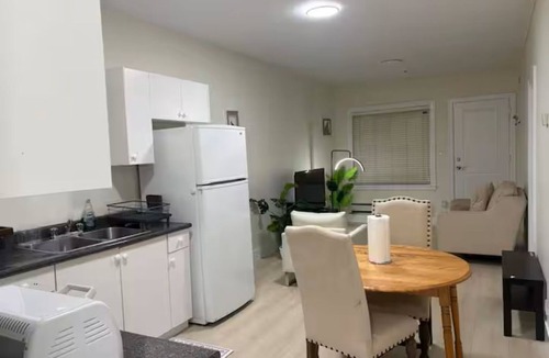 South Newton House | Cozy & Comfortable Home Away From Home