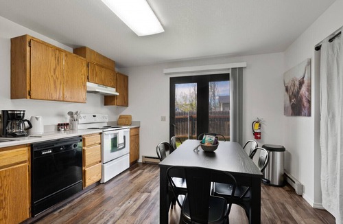 Columbia Falls House | Cozy Condo Close to Glacier Park & Whitefish