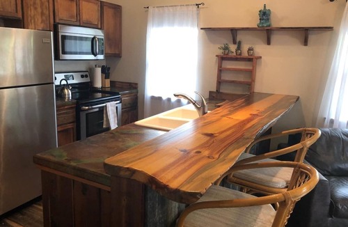 River Road Condo | Cozy condo located in central Missoula on the Milwaukee Path bike trail.