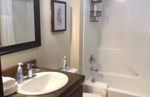 River Road Condo | Cozy condo located in central Missoula on the Milwaukee Path bike trail.