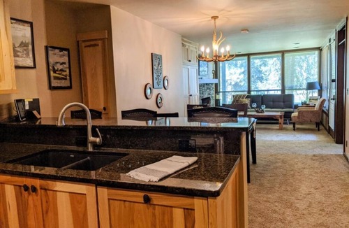 New Meadows Condo | Cozy condo perfectly located in resort/golf course. Minutes from Brundage/McCall