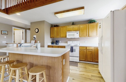 McCall Condo | Cozy condo w/a wood stove, shared hot tub, pools, & tennis - close to downtown