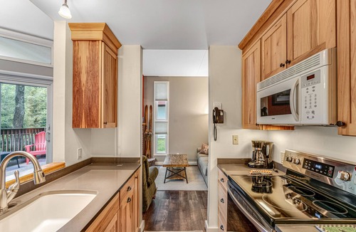 Warren Condo | Cozy Condo w/Hot Tubs, Tennis, & Three Pools - Near the Slopes & Golf