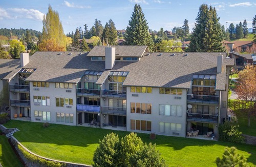Bigfork Condo | Cozy condo w/stunning waterfront views & private balcony - Waterfront Studio with Great Views