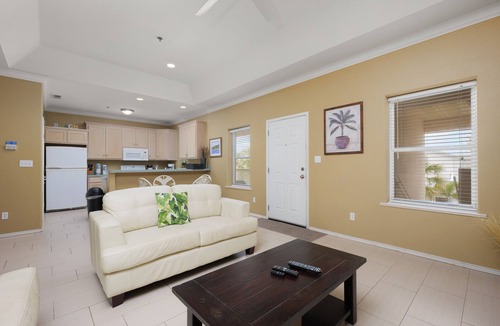South Padre Island Condo | Cozy Condo with Pool - 1/2 Block to Beach!