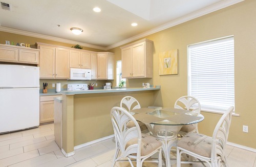 South Padre Island Condo | Cozy Condo with Pool - 1/2 Block to Beach!