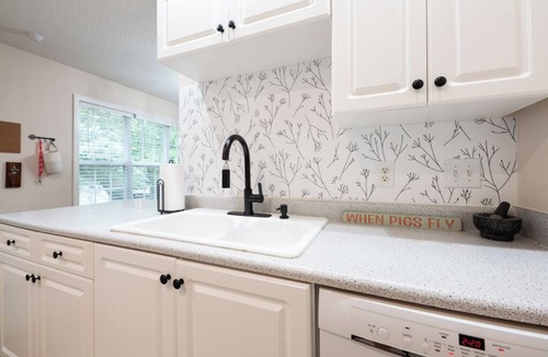 Greensboro House | Cozy + Connected Central, office space with fast wifi, family and pet friendly
