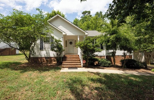 Greensboro House | Cozy + Connected Central, office space with fast wifi, family and pet friendly