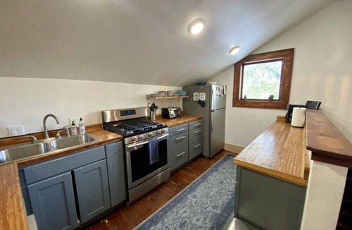Clarksville House | Cozy Cool Apartment on 6th Street! WALK TO ACL FEST!
