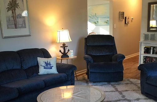 Little River House | Cozy Cottage - 3 miles from the beach!