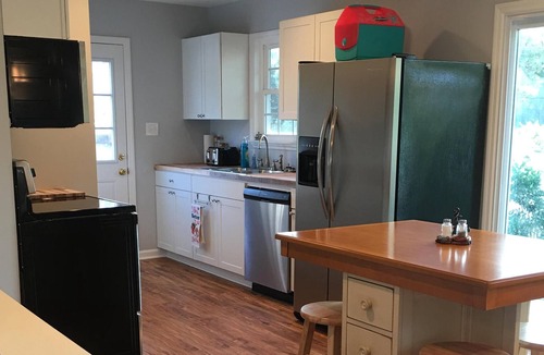Little River House | Cozy Cottage - 3 miles from the beach!