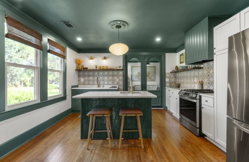 Pigeon Point House | Cozy Cottage Close to Downtown