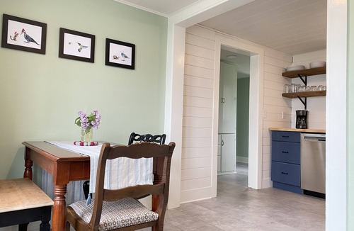Riverfront House | Cozy Cottage Downtown