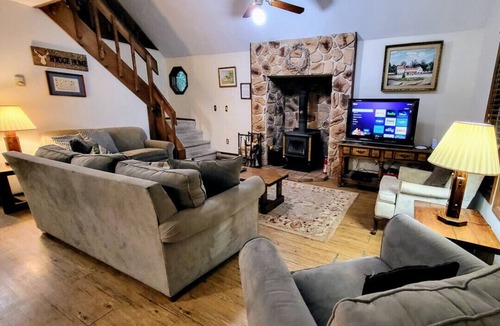 Briar Crest Woods Cabin | Cozy Cottage for Fam! Firepit, Woodstove, Games!