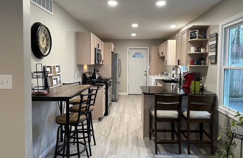 Mentor Headlands House | Cozy cottage, fully remodeled, close to the beach, local wineries or night life!
