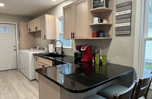 Mentor Headlands House | Cozy cottage, fully remodeled, close to the beach, local wineries or night life!