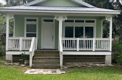 Fernandina Beach Cottage | Cozy cottage near 6 pickleball courts & just over a mile to town or beach!