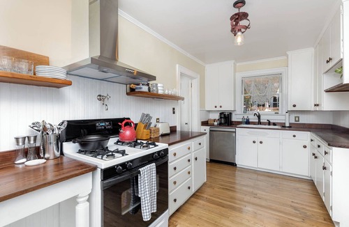 Lemon Springs Cottage | Cozy Cottage with Sauna. Close to over 40 golf courses near Pinehurst.