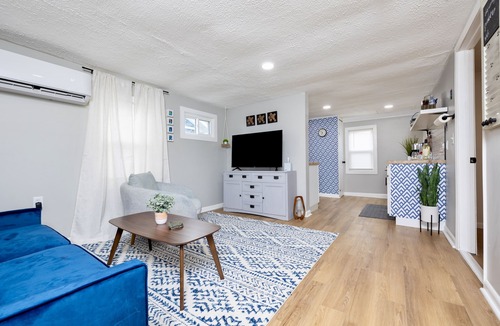 Lakeview House | Cozy Cottages on Orchard Island- Pet Friendly !