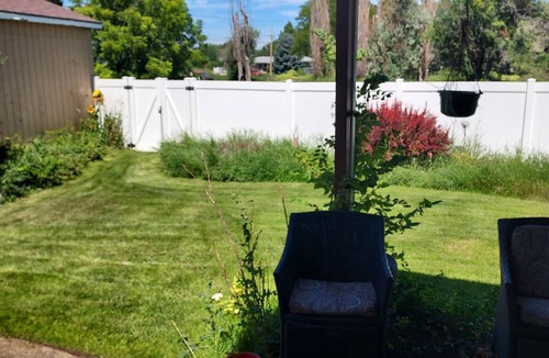 Scottsbluff House | Cozy country 3 bedroom 2 full baths fenced back yard animals welcome