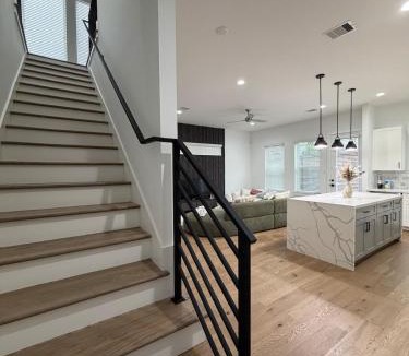 Spring Branch East House | Cozy Crib2 near downtown, galleria & memorial mall
