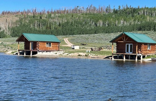 Daniel House | Cozy East Cabin on the Lake
