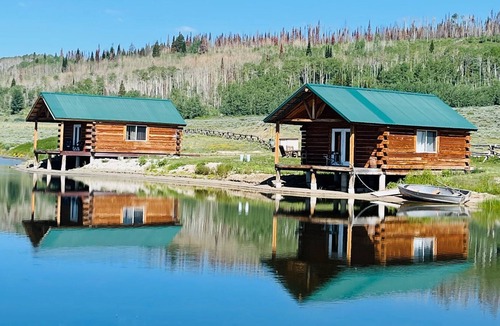 Daniel House | Cozy East Cabin on the Lake