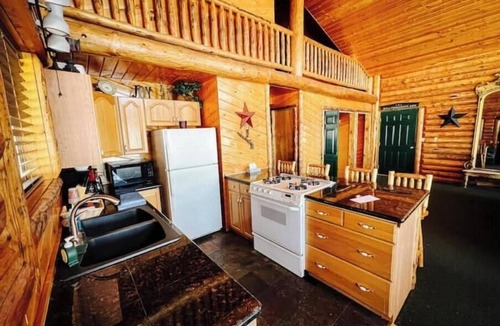 Last Chance House | Cozy Edgewater Cabin Retreat With Stunning River View!