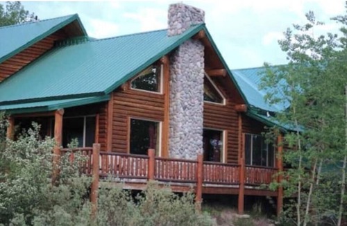 Last Chance House | Cozy Edgewater Cabin Retreat With Stunning River View!