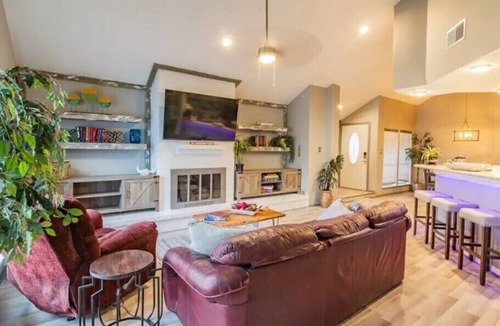 Briarforest House | Cozy Family Home! Newly upgraded! 10min to Galleria