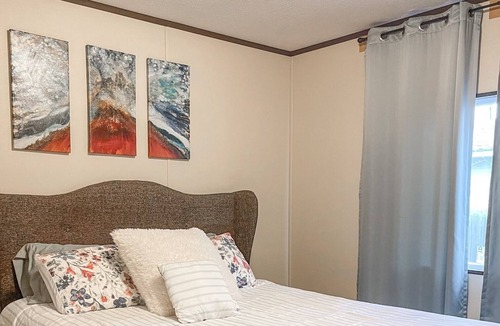 West Valley House | Cozy family home with great location and low fees.