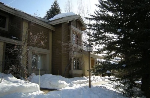 Elkhorn Village House | Cozy Family sized Condo w/access to Pool, Hot Tubs, Sauna, Golfing & Tennis!