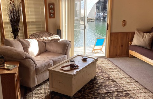 Bayview Cabin | Cozy Float House in Bayview Idaho