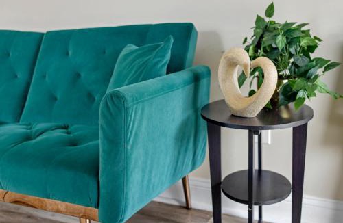 Memphis House | Cozy For Two
