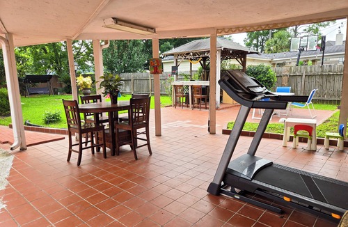 Memorial Northwest Apartment | Cozy French Getaway! With full kitchen, workspace, treadmill and grill.