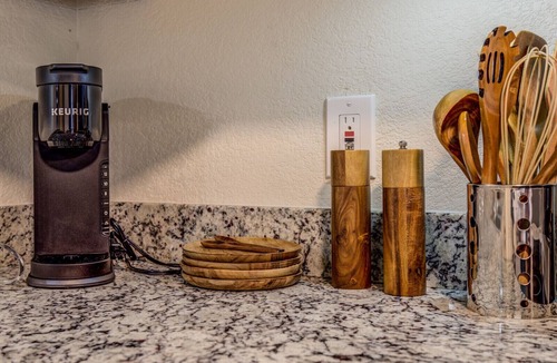 Laramie Cottage | Cozy Fully Furnished 3bed blocks from Hospital