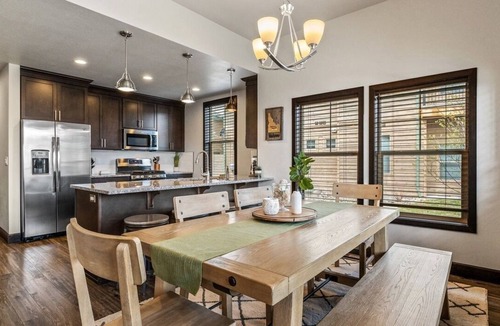 Dover Bay Condo | Cozy Getaway at The Lazy Bear Lodge: 3BR/2BA in Dover, ID!